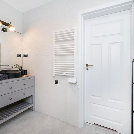 우치 Historic Studio - Top Location, Tram & Shops Nearby, Fabryczna - By Rentujemy 아파트 외부 사진